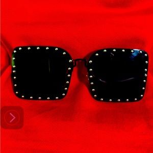 Smoke pop black silver studded shades
